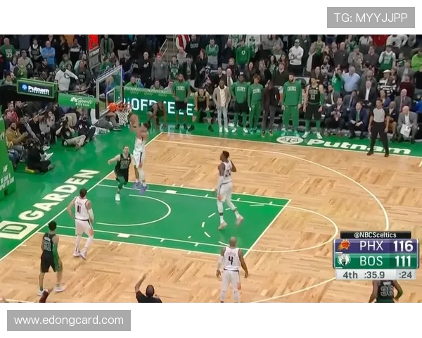 希尔德晃倒斯玛特后大空位三分轻松命中展现超强得分能力