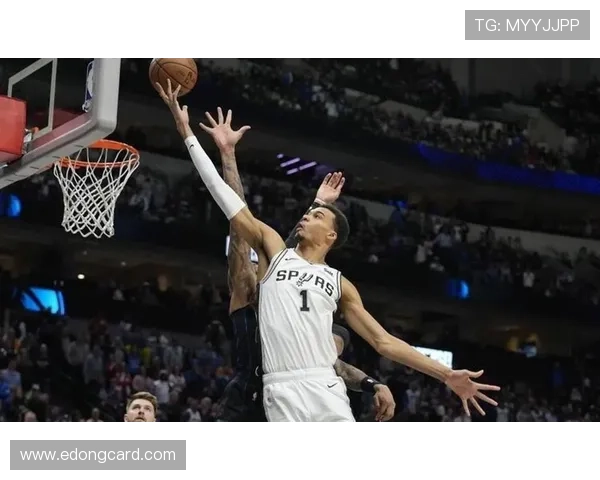 东契奇砍下35分9篮板13助攻艾顿22分10篮板文班19分8篮板湖人险胜马刺